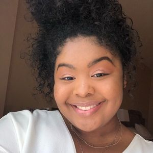 Meet your Posher, Leila